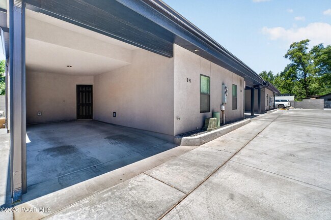 Building Photo - 720 N Walnut St