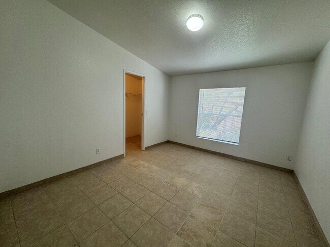 Building Photo - 3-Bed, 2-Bath Lucerne Valley Home with Spa...