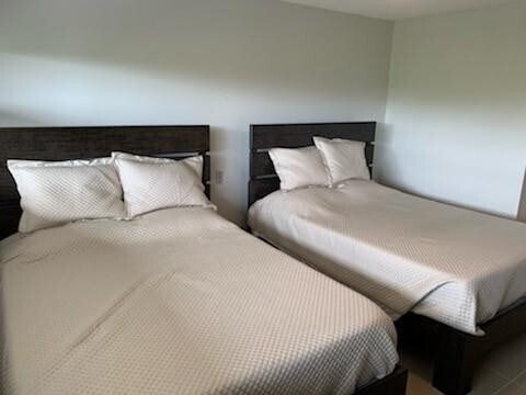 Building Photo - 2950 N Palm Aire Dr