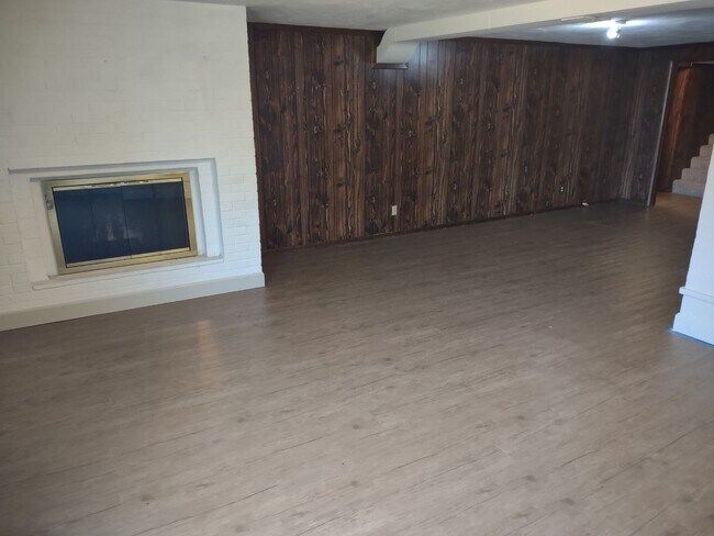 Building Photo - 1550 Corina Dr SE