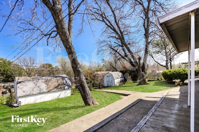 Building Photo - 2907 E Mitchell St