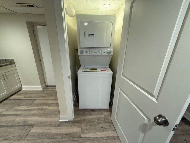 Building Photo - 6932 N Lakewood Ave