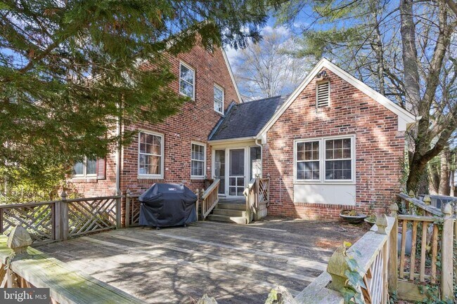 Building Photo - Palisades Gem Ready for Immediate Move-in!!