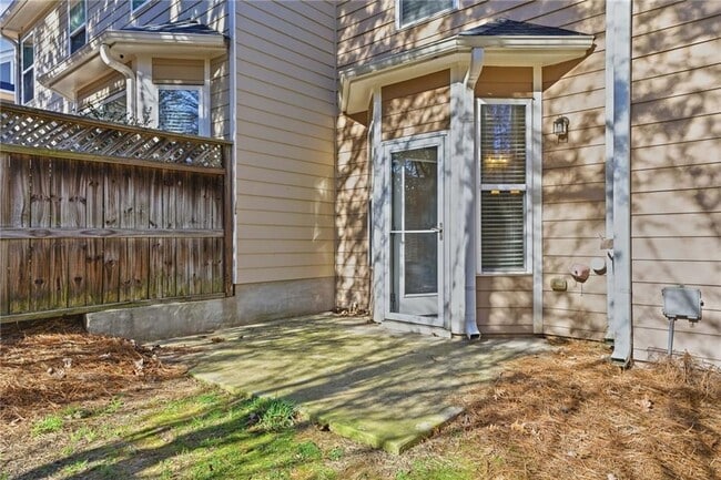 Building Photo - 331 Oakview Way