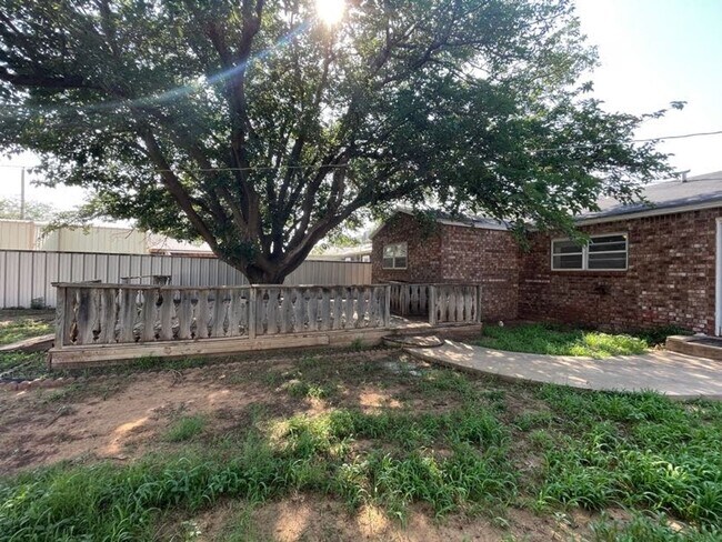 Building Photo - 1005 N 19th St