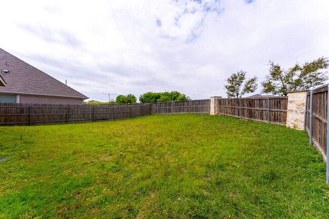 Building Photo - Beautiful Brick 3bed/2ba Home With High End Finishes & Must See Kitchen in NE Austin!