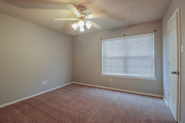 Building Photo - Enchanting 4-Bedroom in Northwest Lubbock