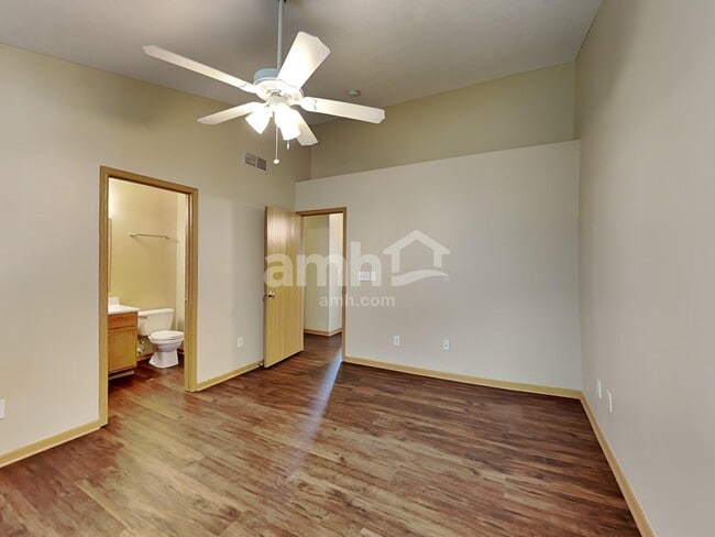 Building Photo - 7711 Powers Ridge Dr