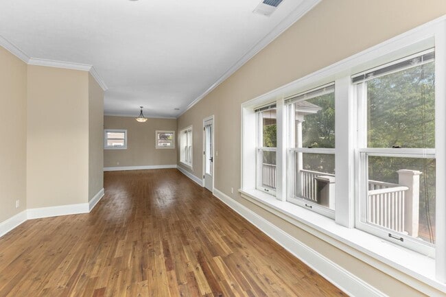 Building Photo - 835 Cherry St SE