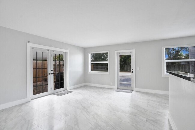 Building Photo - 800 SW 12th Ct