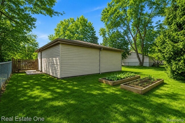 Building Photo - 290 Winry Dr
