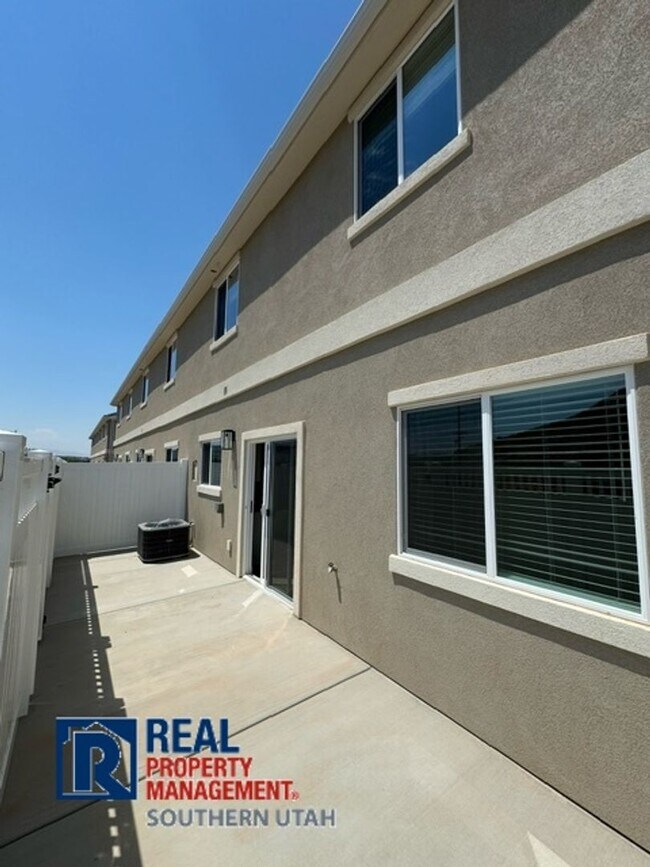 Building Photo - 1042 S 1450 E