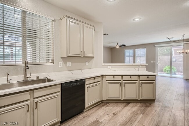 Building Photo - 25 Red Oak Canyon St