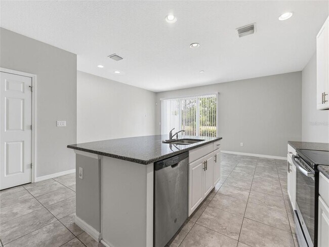 Building Photo - 7052 Grand Elm Dr