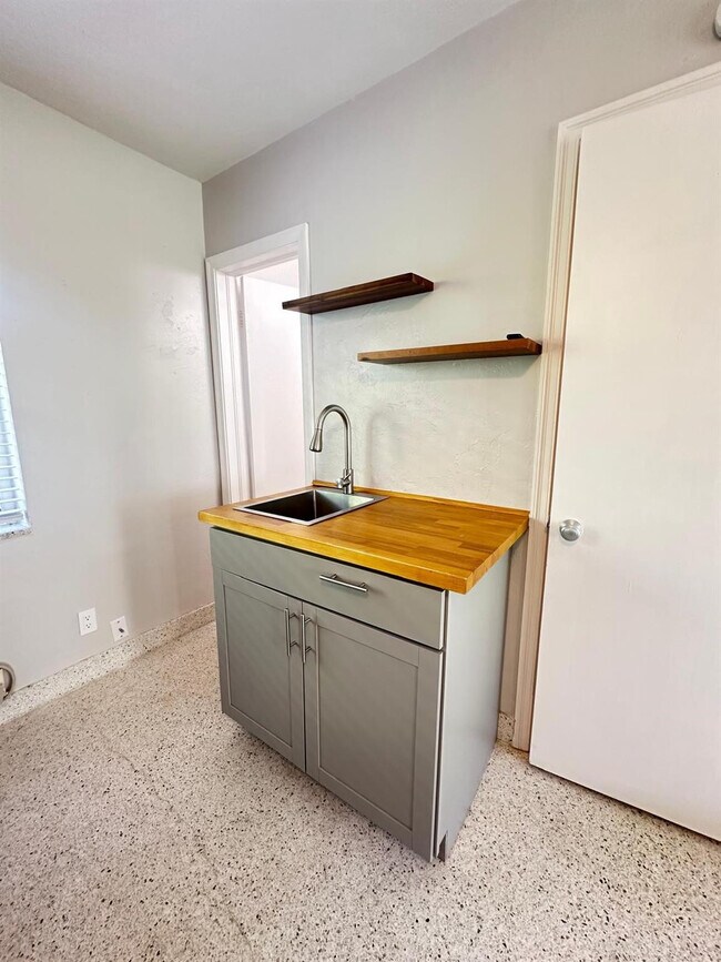 Building Photo - 1712 Fletcher St