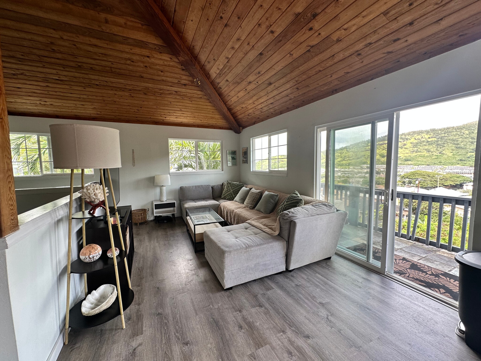 Building Photo - 1574 Wailele St