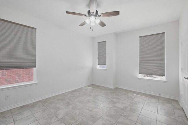 Building Photo - **Move-In Special, One Month Free**