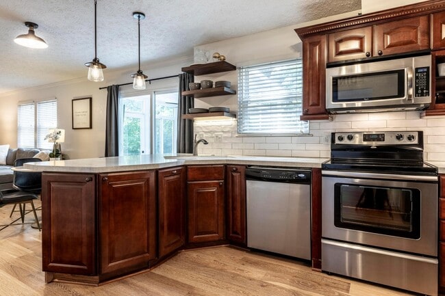 Building Photo - 2037 Sutter Pkwy