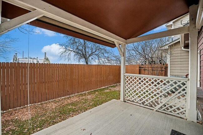 Building Photo - 3 Bedroom 2.5 Bathroom is Old Town Arvada