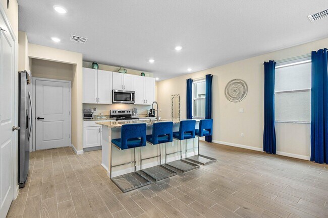 Building Photo - 5623 Enclave Dr