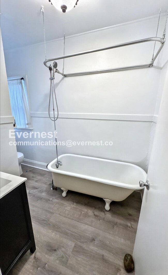 Building Photo - 605 E Santa Inez Ave