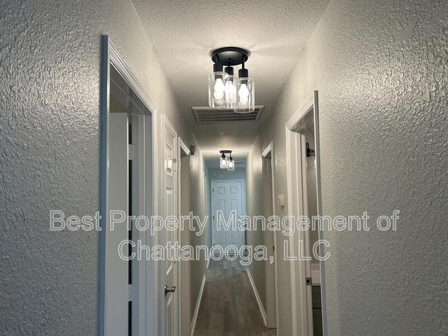 Building Photo - 862 N Orchard Knob Ave