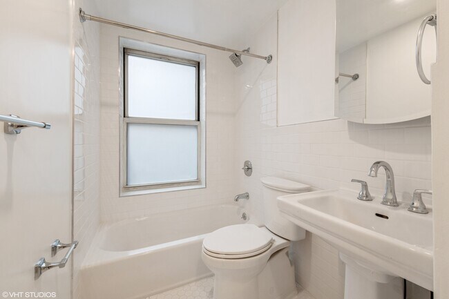 Building Photo - 34 E 20th St
