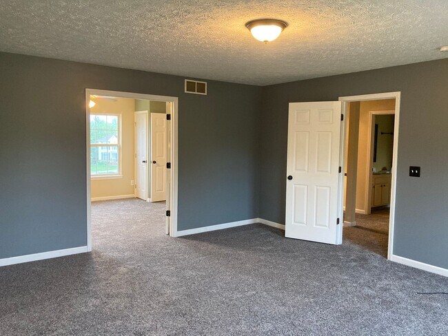 Building Photo - 564 Sunningdale Way