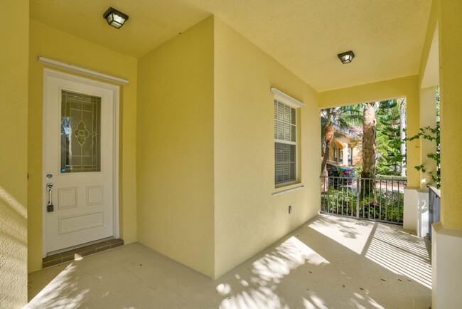 Building Photo - 256 San Remo Dr