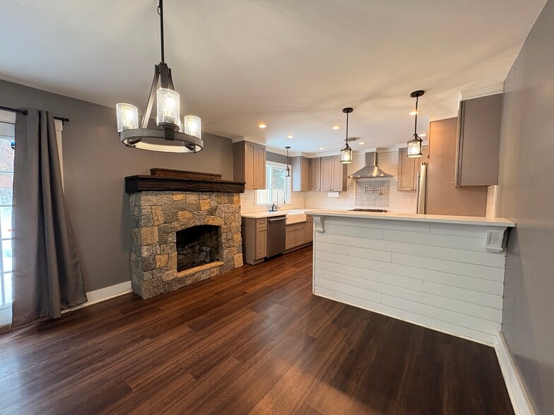 Building Photo - 104 Cottage Rd