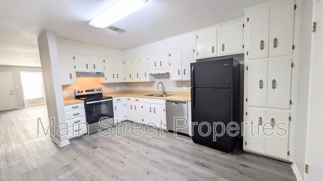 Building Photo - 9565 Sunnehanna Blvd