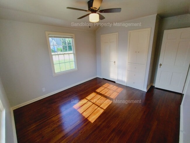 Building Photo - FOR LEASE | Tulsa | $1000 Rent | 2 Bed, 1 ...