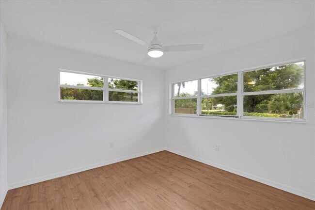 Building Photo - 2206 Mark Ave