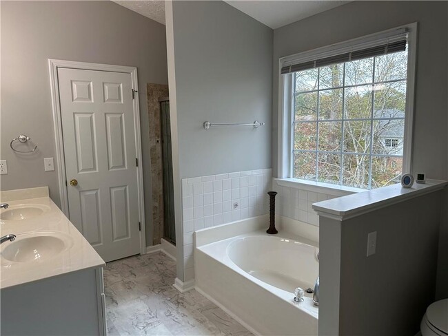 Building Photo - 9875 Lauren Hall Ct