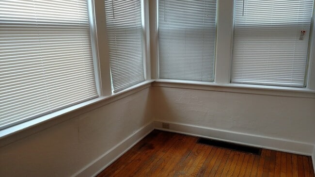 Building Photo - Great 1st Floor Duplex in Shadyside!