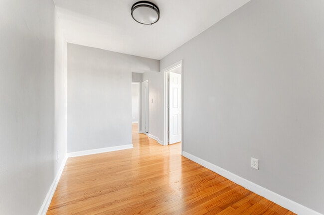 Building Photo - 836 Jersey Ave