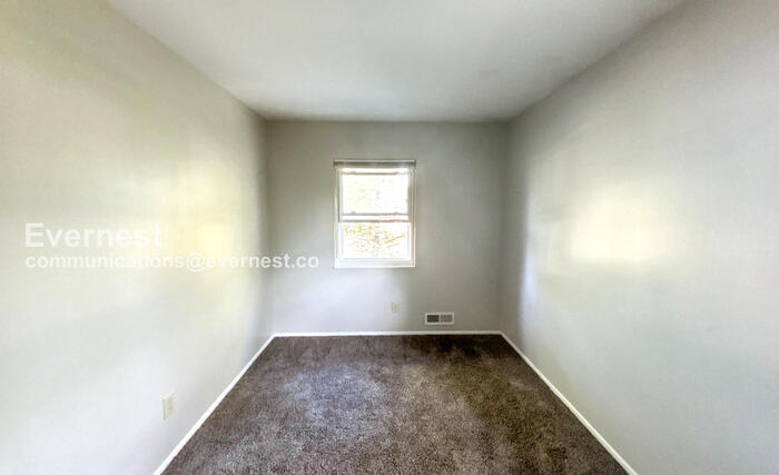 Building Photo - 2143 Wadsworth Dr