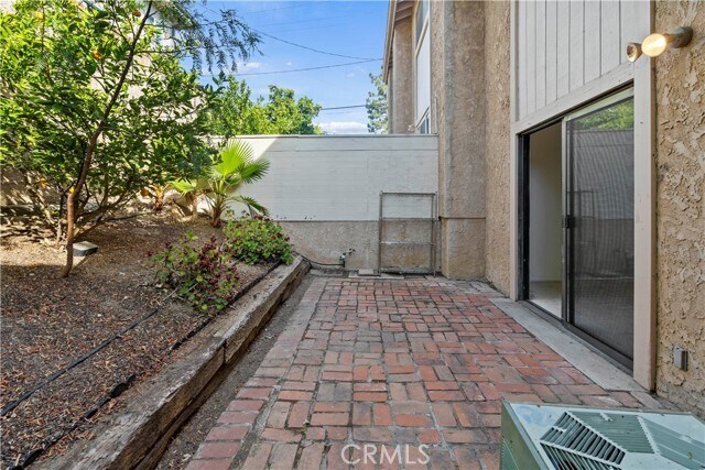 Building Photo - 1745 Los Feliz Dr