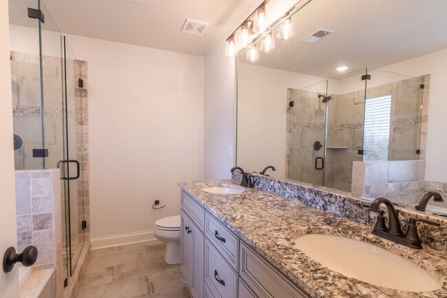 Building Photo - 290 Hutch Ct