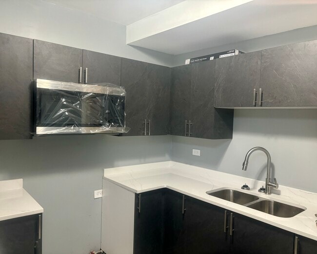 Building Photo - 7019 S Calumet Ave