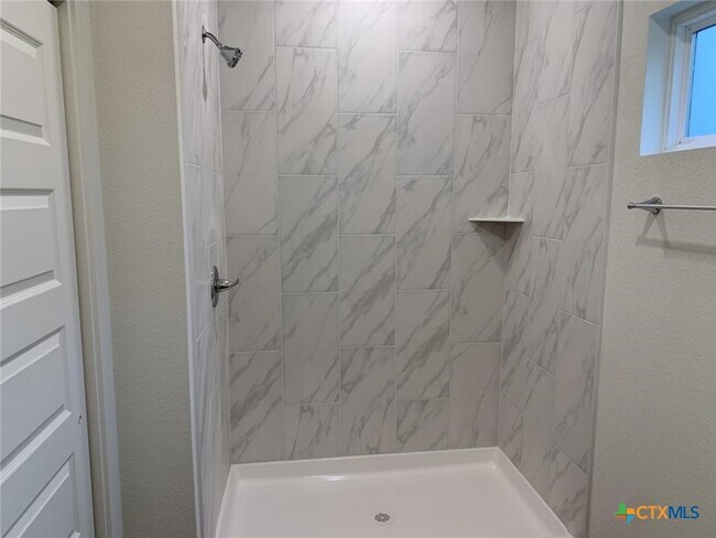 Building Photo - 1862 Royal Loop