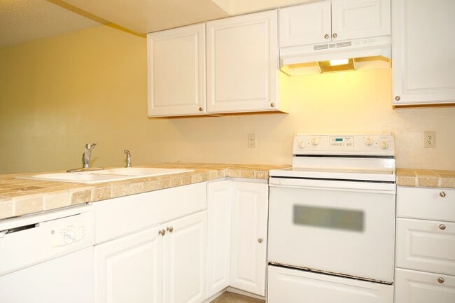 Building Photo - Decatur St Units