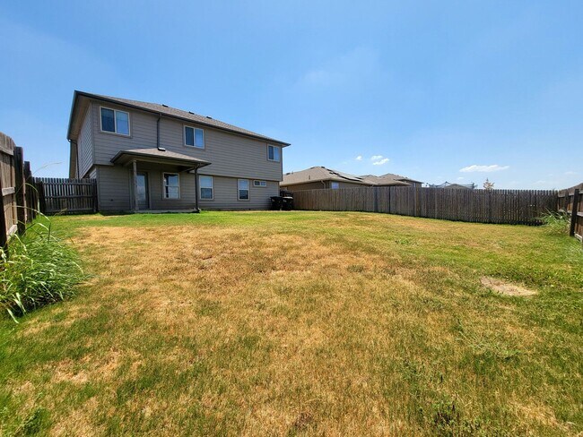 Building Photo - Spacious 3 Bedroom, 2.5 Bath Home with Garage & Tall Ceilings