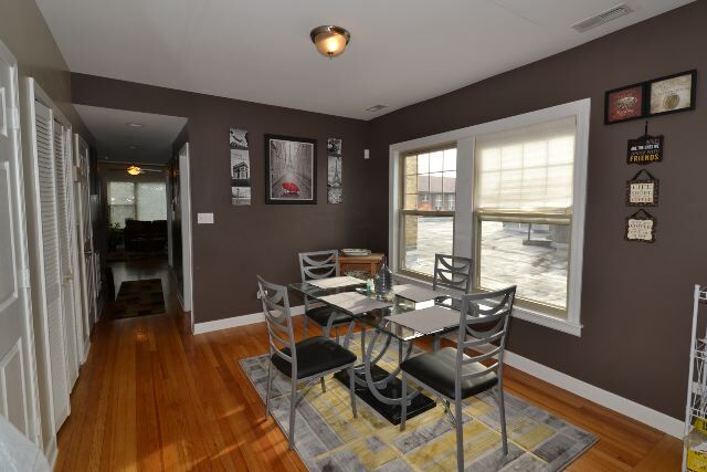 Building Photo - 5222 N Sawyer Ave