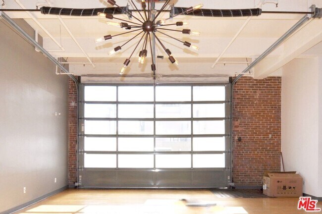 Building Photo - 1850 Industrial St