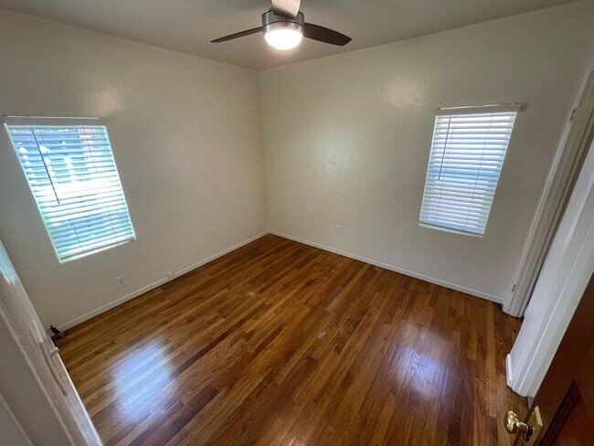 Building Photo - **$500 off first month's rent – Don't Miss...