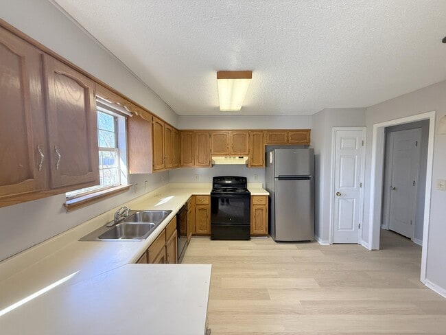 Building Photo - 13001 Virginia Ct