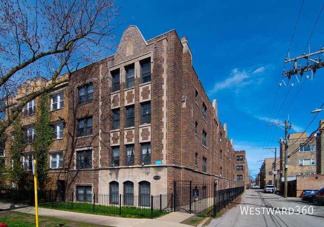 Building Photo - 1620 W Farwell Ave