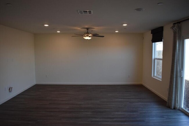 Building Photo - 703 Irma Dr