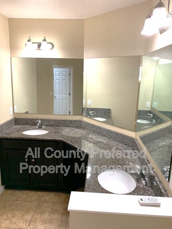 Building Photo - 2402 Okalani St